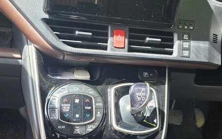 Toyota Esquire I, 2015 год, 2 100 000 рублей, 16 фотография