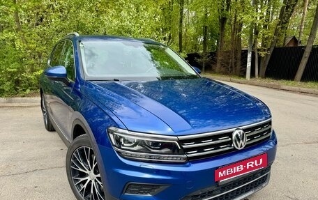 Volkswagen Tiguan II, 2018 год, 2 990 000 рублей, 2 фотография