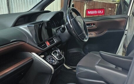 Toyota Esquire I, 2015 год, 2 100 000 рублей, 17 фотография