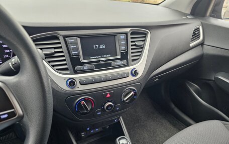 Hyundai Solaris II рестайлинг, 2017 год, 1 300 000 рублей, 10 фотография