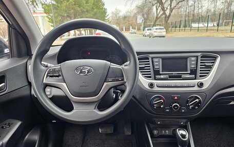 Hyundai Solaris II рестайлинг, 2017 год, 1 300 000 рублей, 9 фотография