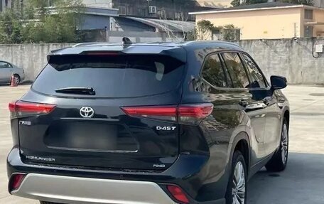 Toyota Highlander, 2022 год, 2 900 000 рублей, 4 фотография