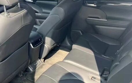 Toyota Highlander, 2022 год, 2 900 000 рублей, 18 фотография