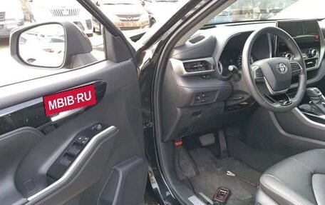 Toyota Highlander, 2022 год, 2 900 000 рублей, 10 фотография