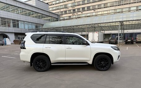 Toyota Land Cruiser Prado 150 рестайлинг 2, 2021 год, 6 790 000 рублей, 4 фотография