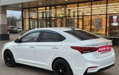 Hyundai Solaris II рестайлинг, 2017 год, 922 000 рублей, 3 фотография