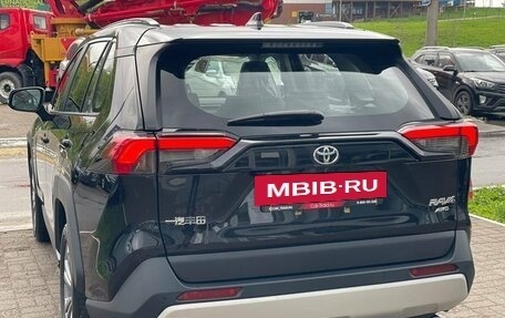 Toyota RAV4, 2024 год, 3 850 000 рублей, 7 фотография