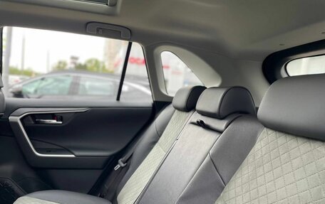 Toyota RAV4, 2024 год, 3 850 000 рублей, 23 фотография