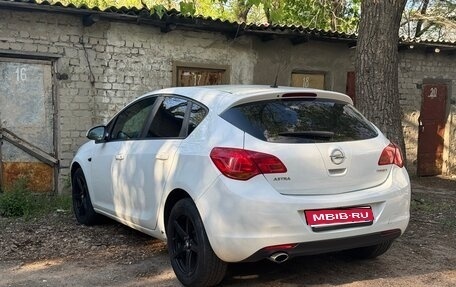 Opel Astra J, 2010 год, 555 555 рублей, 1 фотография