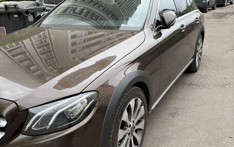 Mercedes-Benz E-Класс, 2017 год, 4 000 000 рублей, 3 фотография