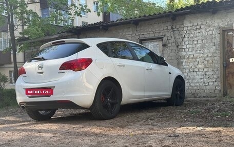 Opel Astra J, 2010 год, 555 555 рублей, 3 фотография