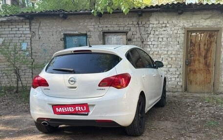 Opel Astra J, 2010 год, 555 555 рублей, 2 фотография