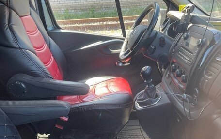 Opel Vivaro B, 2015 год, 1 950 000 рублей, 14 фотография