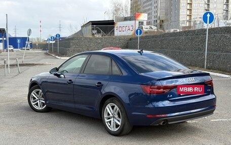 Audi A4, 2018 год, 2 300 000 рублей, 4 фотография