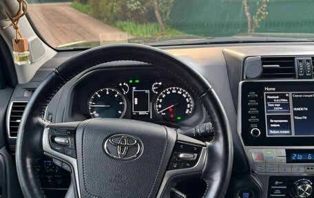 Toyota Land Cruiser Prado 150 рестайлинг 2, 2020 год, 7 500 000 рублей, 10 фотография