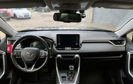 Toyota RAV4, 2019 год, 2 999 000 рублей, 10 фотография