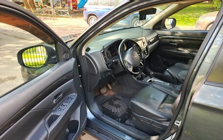 Mitsubishi Outlander III рестайлинг 3, 2016 год, 2 200 000 рублей, 5 фотография