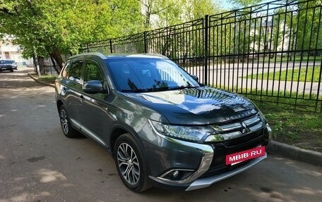 Mitsubishi Outlander III рестайлинг 3, 2016 год, 2 200 000 рублей, 4 фотография