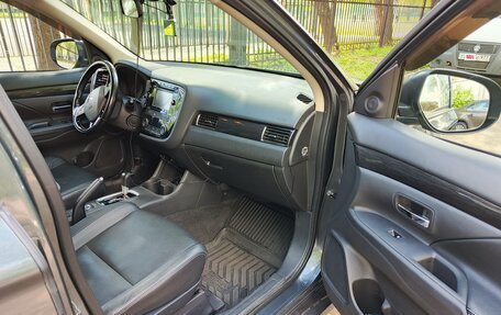 Mitsubishi Outlander III рестайлинг 3, 2016 год, 2 200 000 рублей, 6 фотография