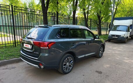 Mitsubishi Outlander III рестайлинг 3, 2016 год, 2 200 000 рублей, 12 фотография
