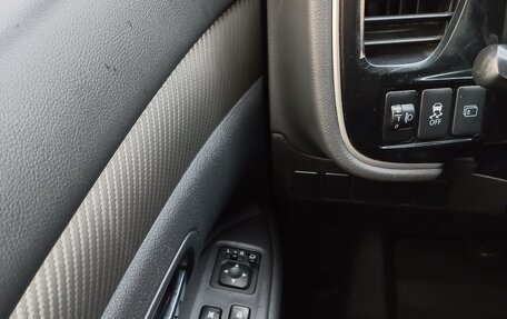 Mitsubishi Outlander III рестайлинг 3, 2014 год, 1 424 000 рублей, 10 фотография