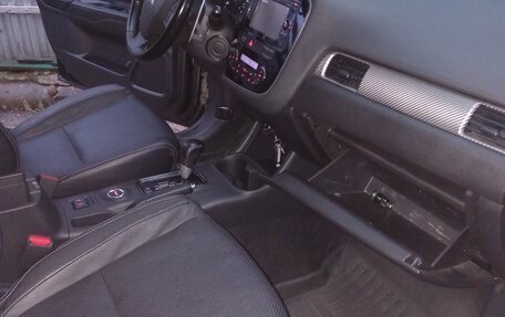 Mitsubishi Outlander III рестайлинг 3, 2014 год, 1 424 000 рублей, 11 фотография