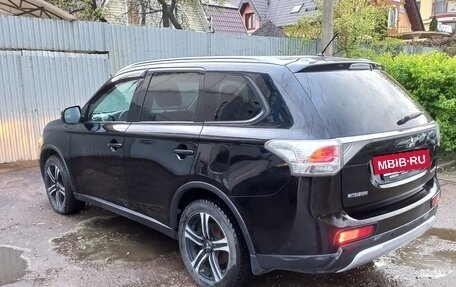 Mitsubishi Outlander III рестайлинг 3, 2014 год, 1 424 000 рублей, 2 фотография