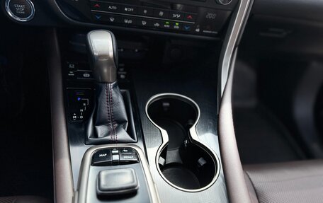 Lexus RX IV рестайлинг, 2017 год, 3 950 000 рублей, 24 фотография