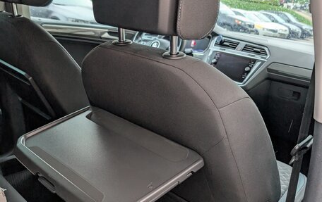 Volkswagen Tiguan II, 2019 год, 3 050 000 рублей, 18 фотография