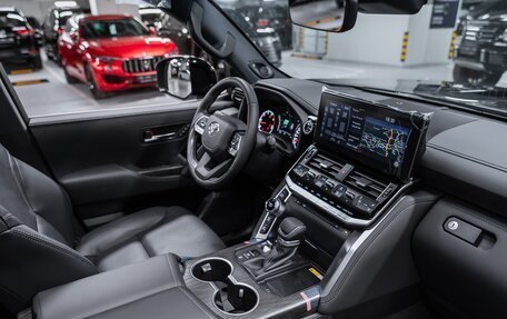 Toyota Land Cruiser, 2024 год, 12 950 000 рублей, 3 фотография
