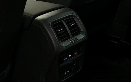 Volkswagen Tiguan II, 2021 год, 3 095 700 рублей, 9 фотография