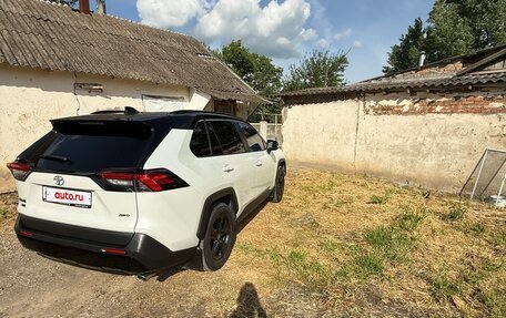 Toyota RAV4, 2021 год, 4 100 000 рублей, 3 фотография