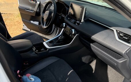 Toyota RAV4, 2021 год, 4 100 000 рублей, 7 фотография