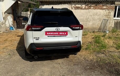 Toyota RAV4, 2021 год, 4 100 000 рублей, 4 фотография