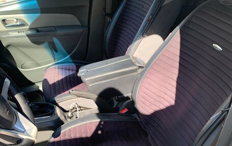 Chevrolet Cruze II, 2010 год, 900 000 рублей, 9 фотография