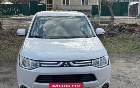 Mitsubishi Outlander III рестайлинг 3, 2012 год, 1 350 000 рублей, 2 фотография