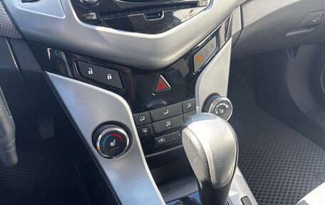 Chevrolet Cruze II, 2011 год, 747 000 рублей, 9 фотография