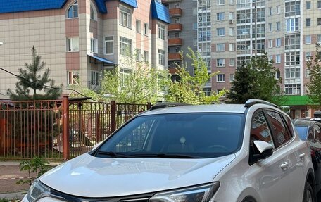 Toyota RAV4, 2018 год, 2 990 000 рублей, 4 фотография