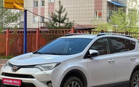 Toyota RAV4, 2018 год, 2 990 000 рублей, 10 фотография