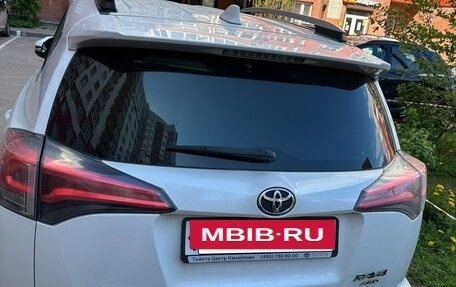 Toyota RAV4, 2018 год, 2 990 000 рублей, 8 фотография