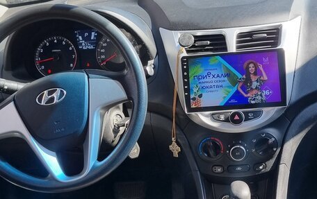Hyundai Solaris II рестайлинг, 2011 год, 870 000 рублей, 7 фотография
