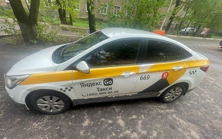 Hyundai Solaris II рестайлинг, 2016 год, 600 000 рублей, 1 фотография