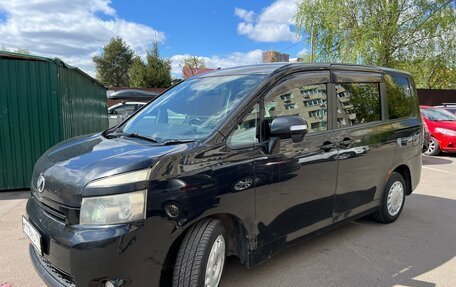 Toyota Voxy II, 2007 год, 680 000 рублей, 4 фотография