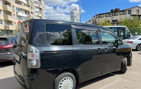 Toyota Voxy II, 2007 год, 680 000 рублей, 7 фотография