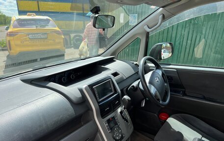 Toyota Voxy II, 2007 год, 680 000 рублей, 10 фотография