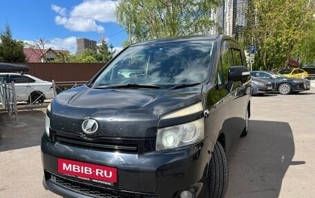 Toyota Voxy II, 2007 год, 680 000 рублей, 3 фотография
