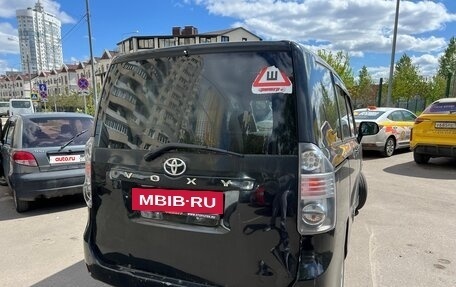 Toyota Voxy II, 2007 год, 680 000 рублей, 6 фотография