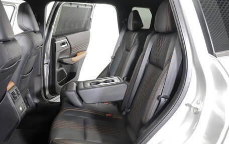 Mitsubishi Outlander, 2023 год, 3 915 000 рублей, 10 фотография
