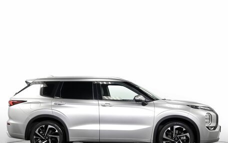 Mitsubishi Outlander, 2023 год, 3 915 000 рублей, 4 фотография