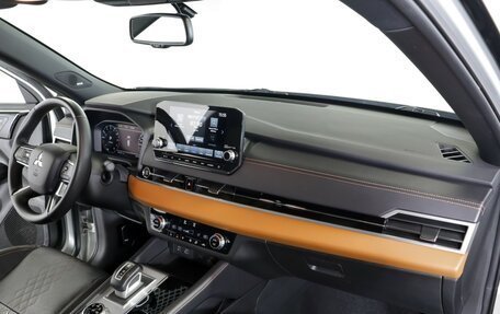 Mitsubishi Outlander, 2023 год, 3 915 000 рублей, 19 фотография